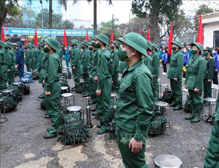 Các tân binh quận Hà Đông sẵn sàng lên đường nhập ngũ. Ảnh: Phạm Kiên/TTXVN