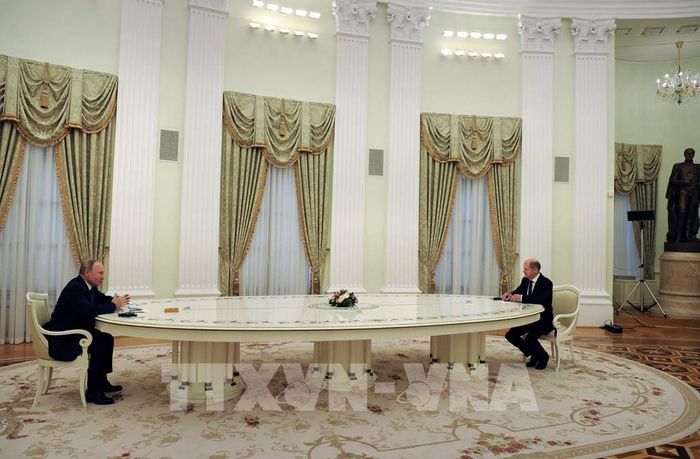 Tổng thống Nga Vladimir Putin (trái) hội đàm với Thủ tướng Đức Olaf Sholz tại Điện Kremlin, Moskva ngày 15/2/2022. Ảnh: AFP/TTXVN