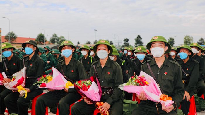 Các tân binh rạng rỡ, chờ đón nhận nhiệm vụ mới
