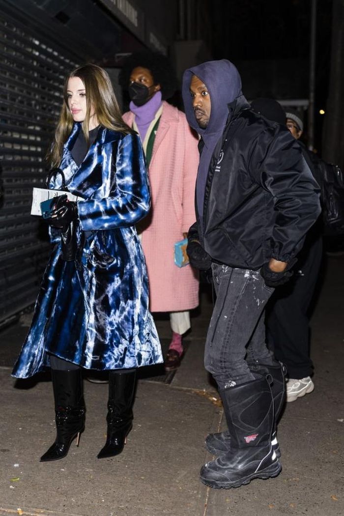 Julia Fox và Kanye West trong lần đầu bị bắt gặp