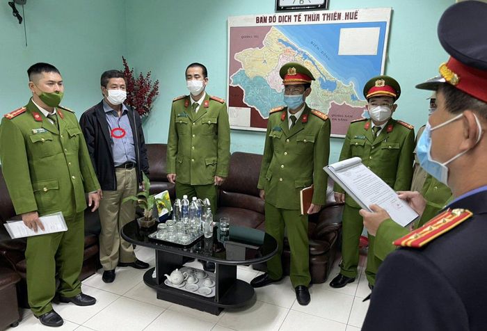 Ông Hoàng Văn Đức bị công an bắt giữ. Ảnh: B.P.