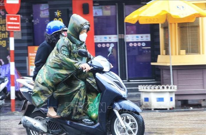 Nhiều người tham gia giao thông gặp khó khăn trong việc đi lại.