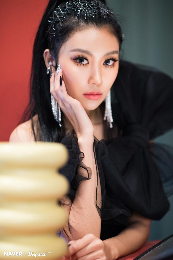 Nancy và Hyebin mắc Covid-19. Ảnh: Dispatch.