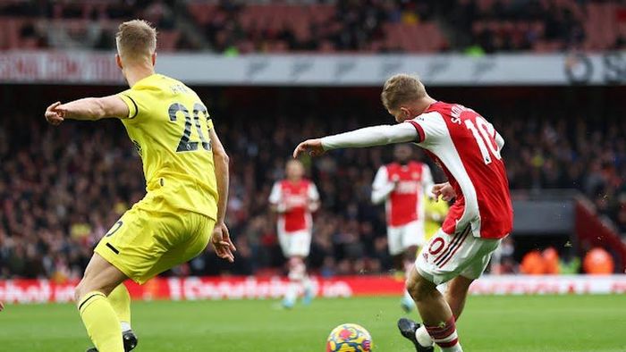 Arsenal áp sát top 4