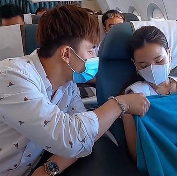Giữa những đồn đoán ấy, mới đây Midu có dòng chia sẻ gây chú ý trên trang cá nhân. Lần này, hot girl 8X nói về sự độc lập của phụ nữ.