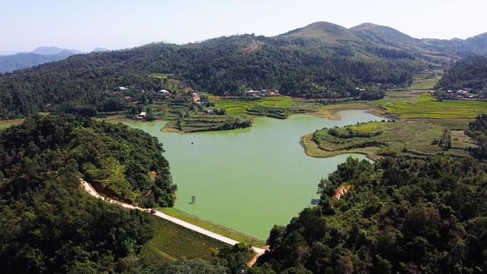 Hồ Bản Nầng đẹp, bình yên, là điểm đến hấp dẫn du khách