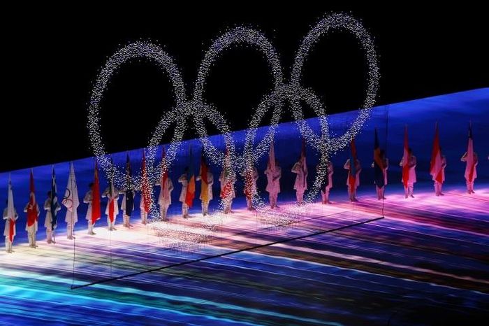 Theo Chủ tịch Ủy ban Olympic (IOC) Thomas Bach, Olympic Bắc Kinh 2022 cùng tinh thần thể thao cao thượng đã giúp chữa lành những vết thương do đại dịch COVID-19 gây ra. Đây là liều thuốc tinh thần cho người hâm mộ, cho thấy thể thao cùng tinh thần đoàn kết đủ khả năng vượt qua mọi thách thức, dù là những khó khăn chưa từng thấy trong lịch sử.