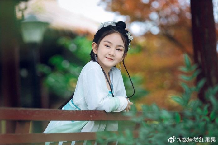 Minh Đạo mất bình tĩnh trước hành vi đùa nghịch của diễn viên nhí Quả Quả. Ảnh: Sina.