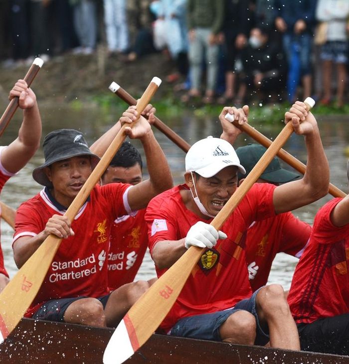 Tung hết sức ngay từ độ đua đầu tiên