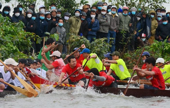 Ganh đua quyết liệt