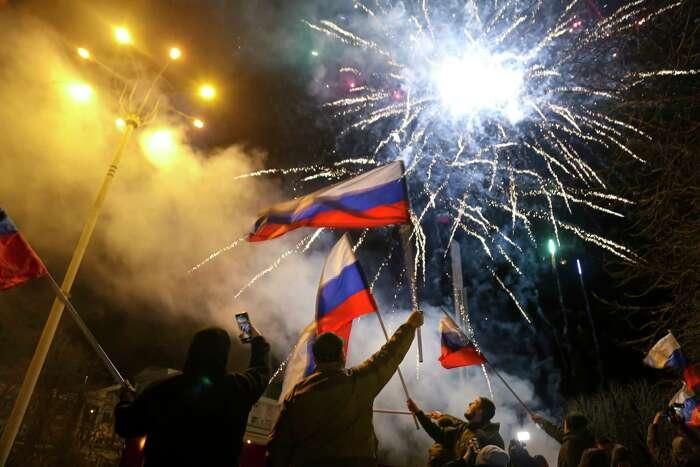 Moscow từng không ủng hộ các tuyên bố độc lập của Donetsk và Lugansk vào năm 2014. Ukraine đã rơi vào tình trạng nội chiến kể từ năm 2014, sau khi chính phủ mới thân phương Tây được thành lập, điều này cũng đã khiến cộng đồng dân tộc thiểu số chủ yếu là người Nga ở Donetsk và Lugansk tìm kiếm quyền tự chủ lớn hơn.