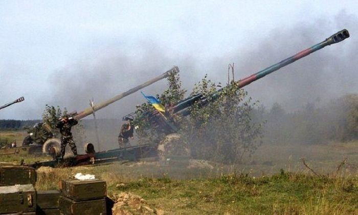 Bên cạnh đó, bất chấp sự có mặt của quân đội Nga ở Donbass, lực lượng vũ trang Ukraine vẫn tiếp tục pháo kích vào các khu định cư tại khu vực này. Điều này đã được báo cáo bởi đại diện của lực lượng DPR.