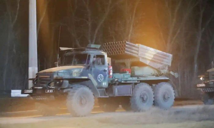 Một xe phóng tên lửa lưu động đỗ ngoài rìa thành phố Donetsk hiện do phe ly khai kiểm soát ở Ukraine. Ảnh: Reuters.
