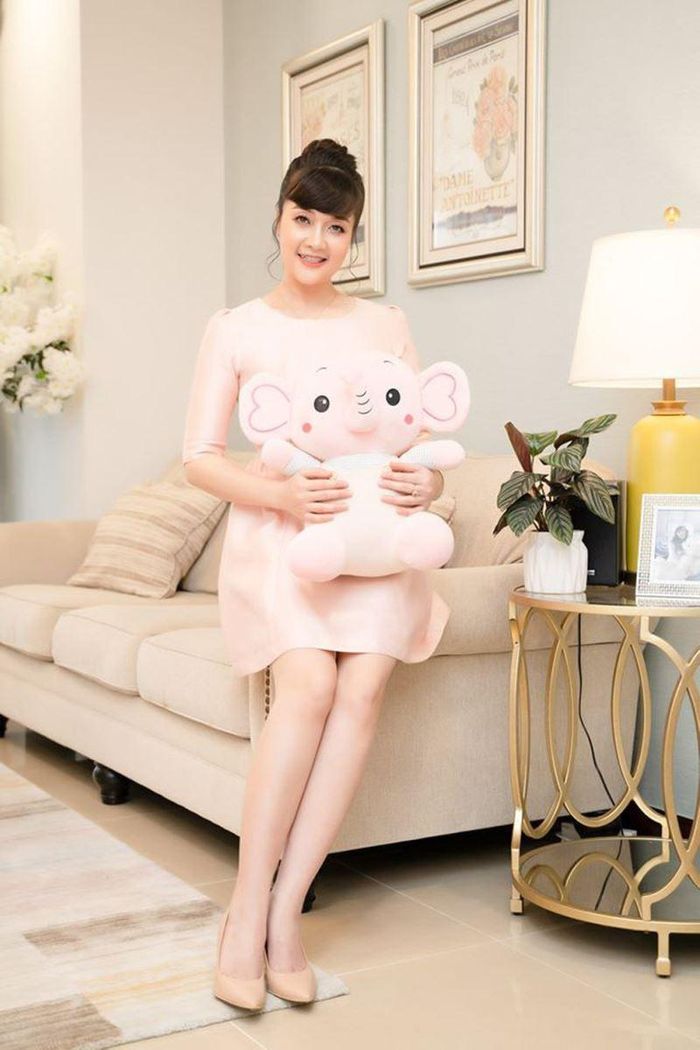 Nghệ sĩ Vân Dung chia sẻ, ngoài đời chị khác hoàn toàn khi trên sân khấu