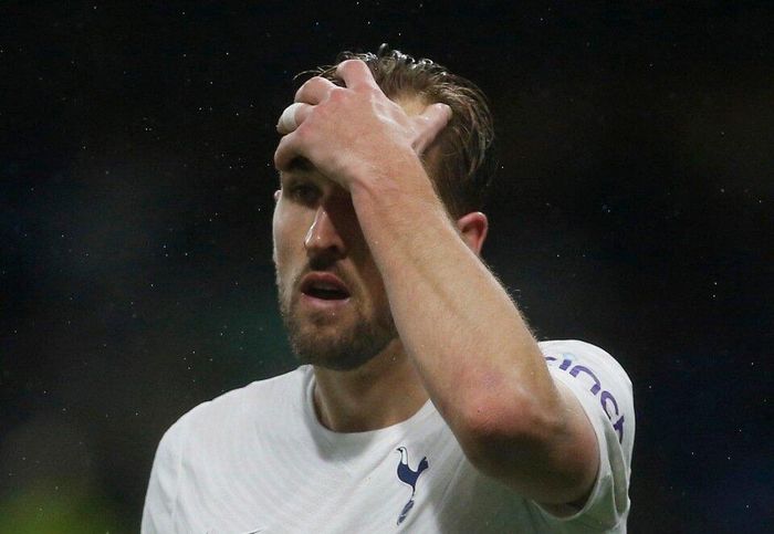 Harry Kane có cơ hội mở tỷ số cho Spurs nhưng bỏ lỡ