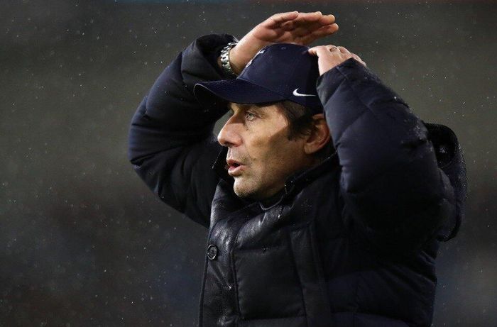 Conte thất thần ngoài đường biên