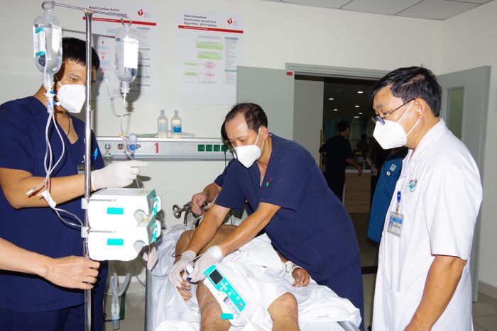 Bệnh nhân tại khoa Cấp cứu của Bệnh viện Quân y 175.