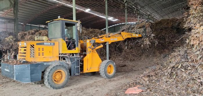 Không khí lao động diễn ra nhộn nhịp từ các phân xưởng nhà máy, công ty, đơn vị sản xuất công nghiệp trên địa bàn. 