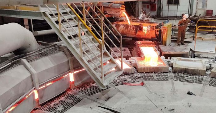 Khí thế thi đua lao động sản xuất tại Nhà máy Luyện đồng Bản Qua.