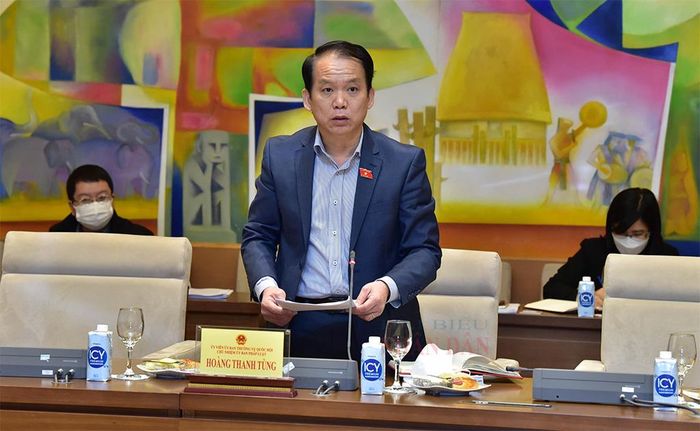 Chủ nhiệm Ủy ban Pháp luật Hoàng Thanh Tùng phát biểu