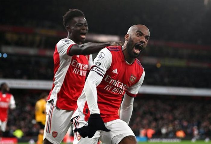Arsenal chỉ còn kém vị trí thứ 4 của MU 1 điểm