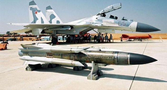 Phiên bản hoàn chỉnh đầu tiên mang đầu dò thụ động chuyên diệt radar mang định danh Kh-31P.