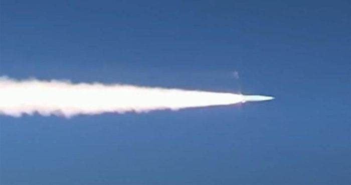 Rạng sáng ngày 24/2, hàng loạt tiếng rít gió kinh sợ của tên lửa chống radar Kh-31P vang trên bầu trời nhiều thành phố của Ukraine, bao gồm cả thủ đô Kiev.