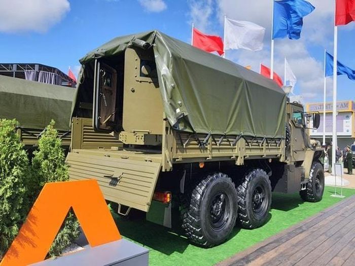 Khoang bọc thép có khả năng chở tới 16 binh sĩ.