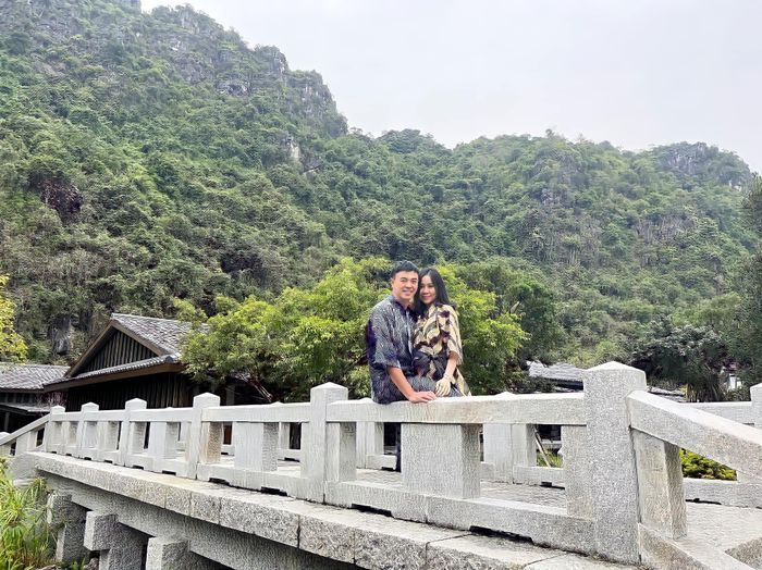 6 năm kết hôn, MC Tuấn Tú có một cuộc sống viên mãn bên vợ giỏi giang, kín tiếng con nhà gia thế.