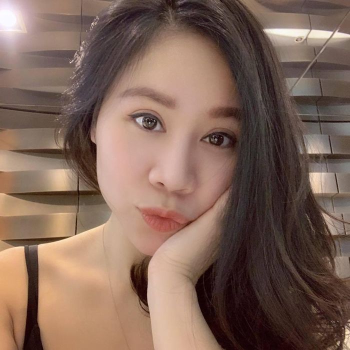 Ở thời điểm mới cưới nhau, có nhiều lời bàn tán về sự chênh lệch nhan sắc của cặp đôi này. Trong khi chú rể là một trong những gương mặt điển trai bậc nhất của VTV thì cô dâu lại sở hữu nhan sắc không được thu hút cho lắm. Về phần mình, Tuấn Tú khẳng định anh không quá bận tâm đến những lời người khác nói.