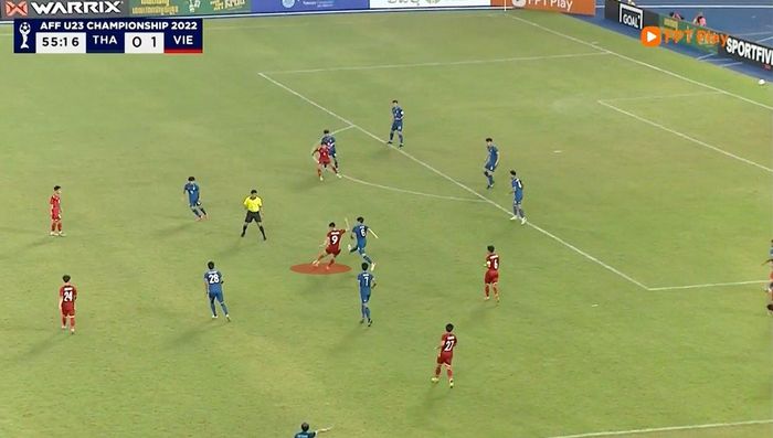 Một trong những pha dứt điểm sở trường của Nguyên Hoàng. 