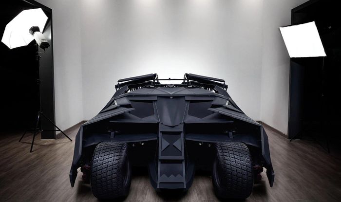  Chiếc Batmobile được chế tạo chủ yếu phục vụ mục đích trưng bày. Xe không thể lưu thông trên đường phố do các vấn đề liên quan đến quy định và kỹ thuật. 