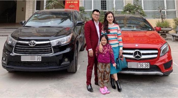 Hai chiếc xế xịn của Tự Long
