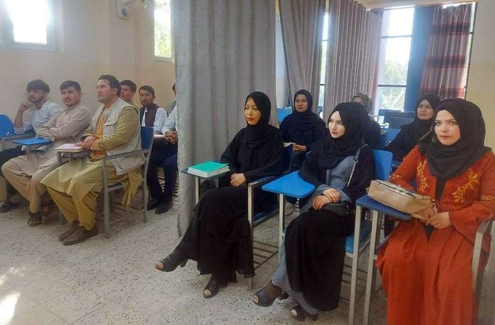Một lớp học tại Đại học Avicenna ở Kabul, Afghanistan hồi tháng 9/2021. (Ảnh: REUTERS)