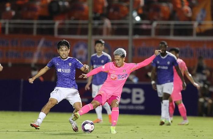 Vòng 1 khép lại với trận cầu 4 bàn thắng giữa Sài Gòn và SHB Đà Nẵng (2 - 2) trên sân Thống Nhất. Ảnh: VPF