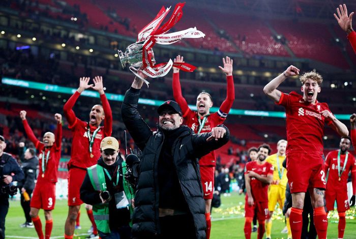  HLV Klopp vẫn là đối thủ khiến Thomas Tuchel phải e ngại. Trong 18 lần đối đầu, Klopp thắng đồng hương 10 lần, hòa 5 và chỉ thua 3. Đây là danh hiệu thứ 5 của nhà cầm quân người Đức cùng Liverpool, sau Premier League, Champions League, FIFA Club World Cup và UEFA Super Cup. 