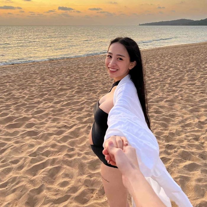 Có thể thấy vòng 2 của Joyce Phạm đã khá lớn, nhiều người dự đoán cô đang ở những tháng cuối của thai kỳ.