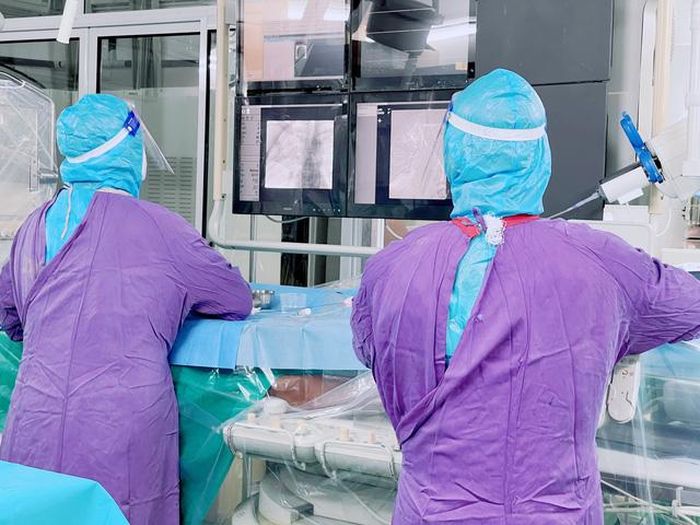 Can thiệp nút mạch cầm máu cho bệnh nhân. Ảnh: BVCC