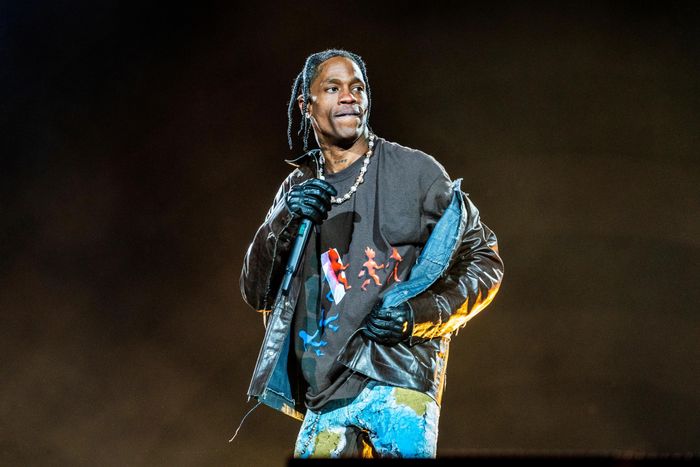  Forbes tiết lộ số tiền Travis Scott chuyển vào ngân hàng mới đây là 38 triệu USD. 2021 là năm đáng tiếc với bạn trai Kylie Jenner khi vướng vào vụ kiện liên quan đến đêm nhạc Astroworld. Công ty tổ chức sự kiện này và nam rapper bị đòi bồi thường 750 triệu USD vì sự cố khiến 10 người chết. Ảnh: USA Today. 