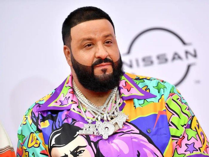  Với 35 triệu USD/năm, DJ Khaled xếp vị trí thứ 7. "DJ Khaled đã rất thành công và được làm việc với nhiều nghệ sĩ Hip-hop xuất sắc của thế hệ hiện đại. Tính đến năm 2022, ước tính giá trị tài sản ròng của anh là 75 triệu USD", Celebrity Networth viết. Ảnh: Insider. 