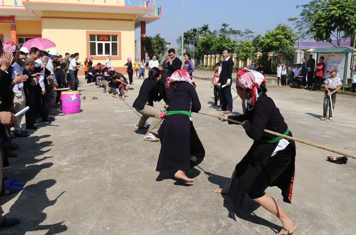 Trò chơi kéo co của người Tày Văn Bàn.