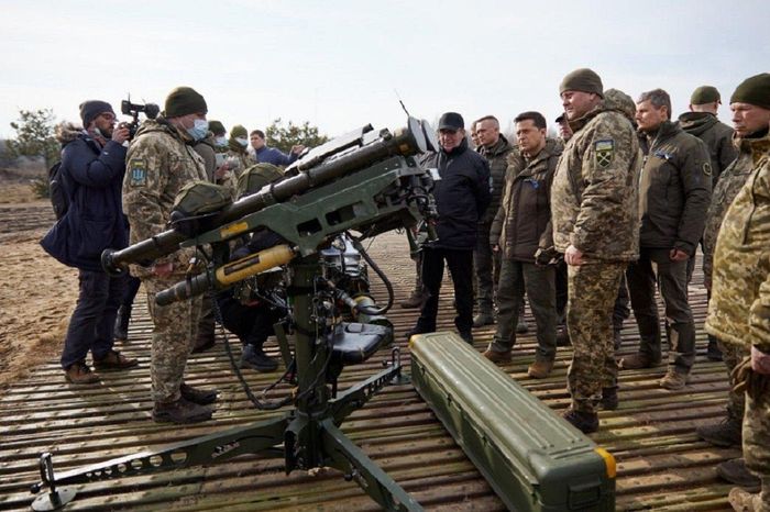 Có thể thấy rằng, chiến sự tại Kiev giữa Nga – Ukraine đang có những chuyển biến ngày một căng thằng, khi mặc dù Kiev mới nhận được các đợt viện trợ quân sự, đặc biệt là một lô 200 hệ thống phòng không tên lửa vác vai Stinger từ Hà Lan cùng nhiều quốc gia Châu Âu cam kết chuyển giao gần đây, nhưng nay đã và đang cạn kiệt. Nguồn ảnh: Defense Blog.
