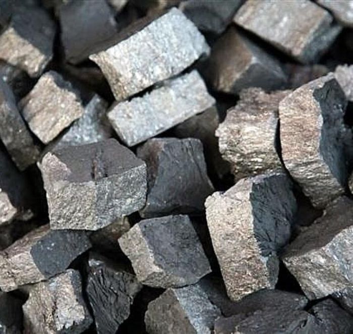 Bên cạnh dầu khí, Ukraine cùng với Úc và Nga là 3 quốc gia có tỷ lệ trữ lượng quặng sắt lớn nhất thế giới.