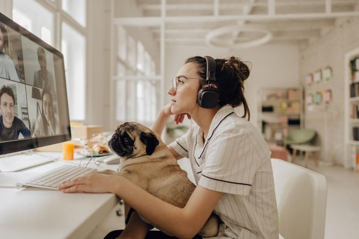 Làm việc từ xa là xu hướng của nhiều công ty hậu đại dịch. Ảnh: Forbes.