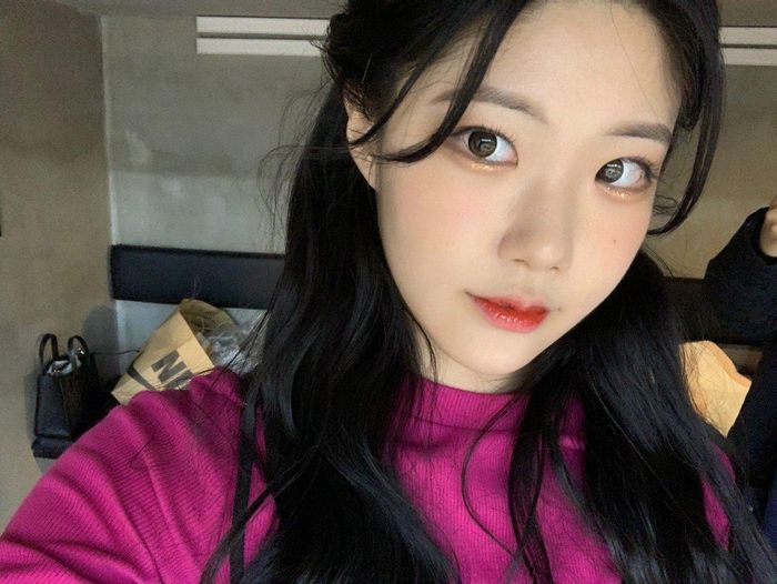  Yoon Chae Won được ban cố vấn đánh giá có quãng giọng rộng và khả năng lên nốt cao tốt nhất trong dàn thí sinh tham gia. 