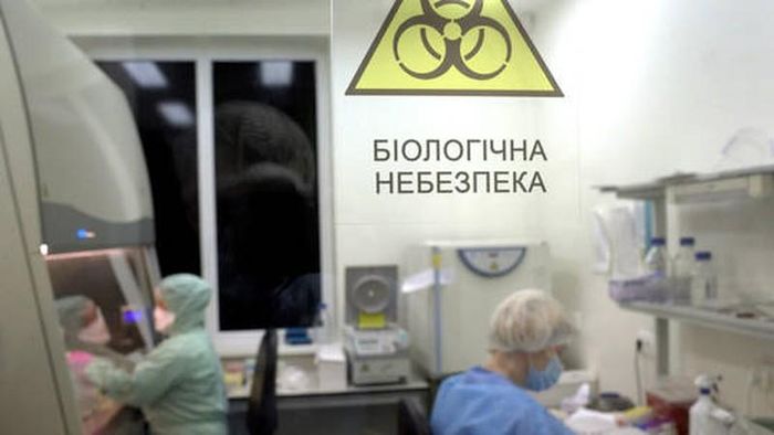 Một phòng thí nghiệm vi khuẩn học ở Lvov, Ukraine, ngày 9 -11-2020. Ảnh: RT