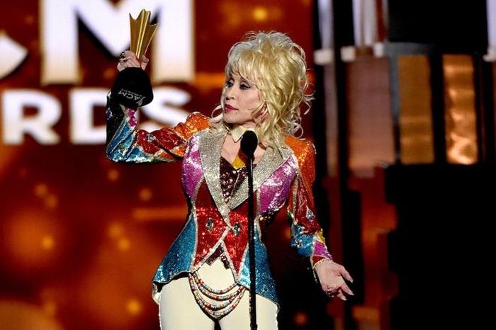 Nữ ca sĩ kiêm nhạc sĩ Dolly Parton nhận giải ACM