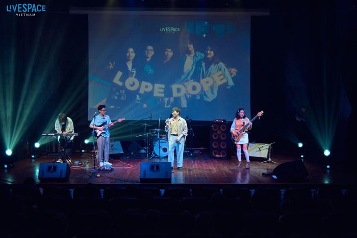 Nhóm của Lope Dope (copyright Cedric's Camera)