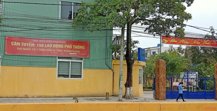 Một số đơn vị sản xuất căng băng rôn tuyển dụng lao động với mức lương hấp dẫn