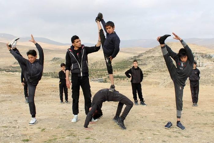 Một buổi huấn luyện ngoài trời với huấn luyện viên võ thuật người Syria Hassan Mansour tại khu vực thung lũng Barada ở Damascus, Syria, ngày 27/2. (Nguồn: Reuters)